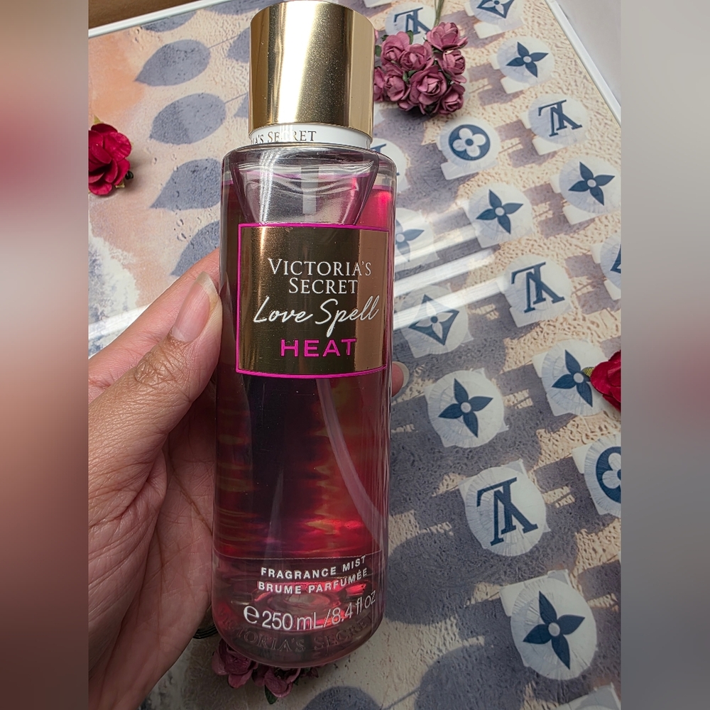 💜NEW💜 VS Love Spell HEAT